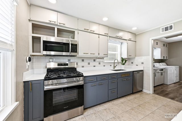 125 W Adams Street, Villa Park, IL 60181
