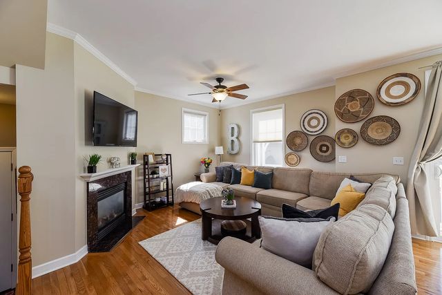 415 N President Street A, Wheaton, IL 60187