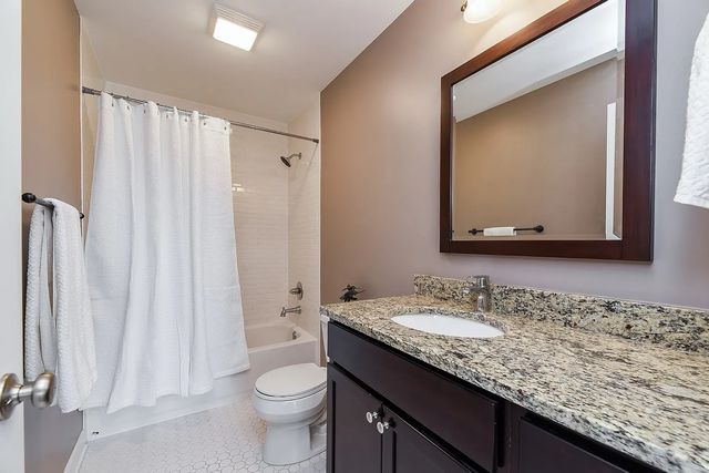 415 N President Street A, Wheaton, IL 60187