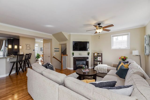 415 N President Street A, Wheaton, IL 60187