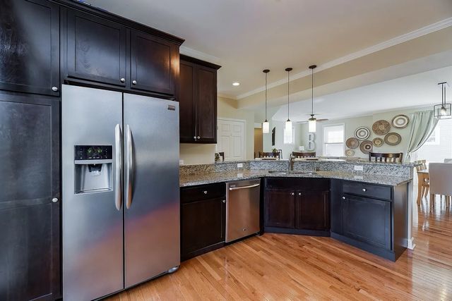 415 N President Street A, Wheaton, IL 60187