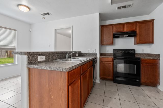 600 Noble Grove Lane, Fort Worth, TX 76140