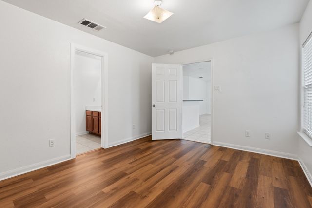 600 Noble Grove Lane, Fort Worth, TX 76140