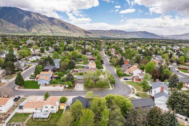 2027 E 10095 S, Sandy, UT 84092