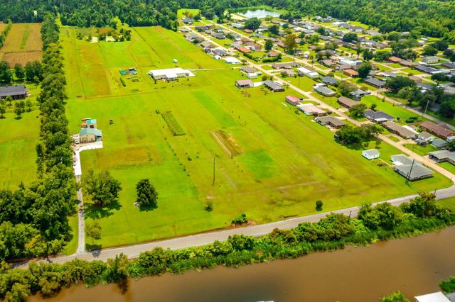 4522 Country Dr, Bourg, LA 70343