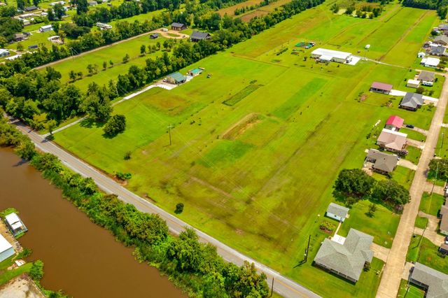 4522 Country Dr, Bourg, LA 70343