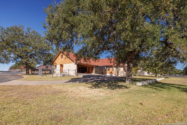 1200 Doe Run, Fredericksburg, TX 78624