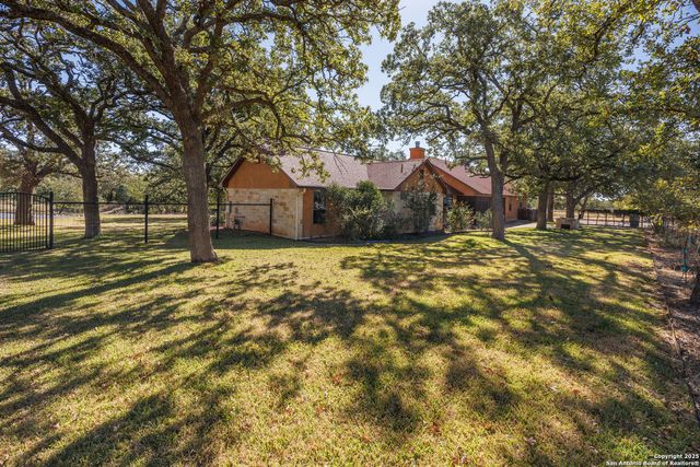 1200 Doe Run, Fredericksburg, TX 78624