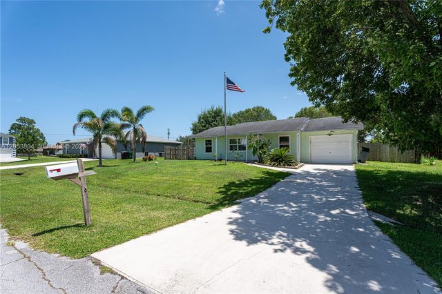 618 SW Ray Ave, Port St. Lucie, FL 34983