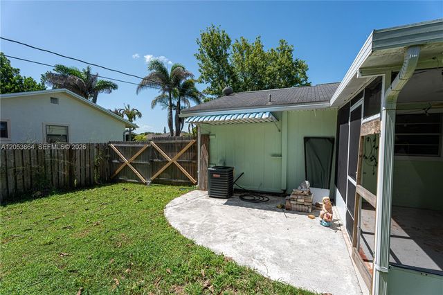 618 SW Ray Ave, Port St. Lucie, FL 34983