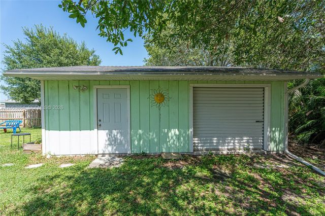 618 SW Ray Ave, Port St. Lucie, FL 34983