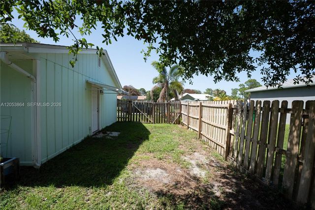 618 SW Ray Ave, Port St. Lucie, FL 34983