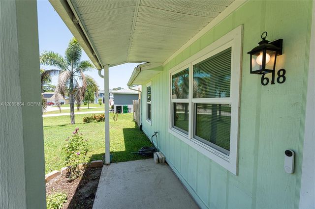 618 SW Ray Ave, Port St. Lucie, FL 34983