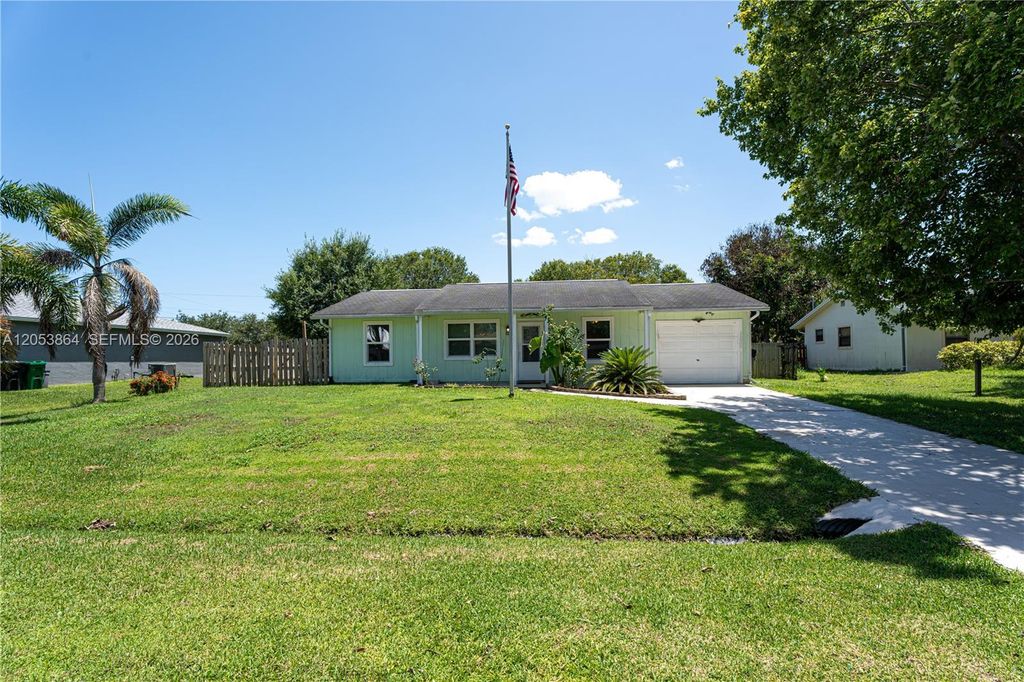 618 SW Ray Ave, Port St. Lucie, FL 34983