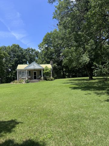 1018 S Graycroft Ave, Madison, TN 37115