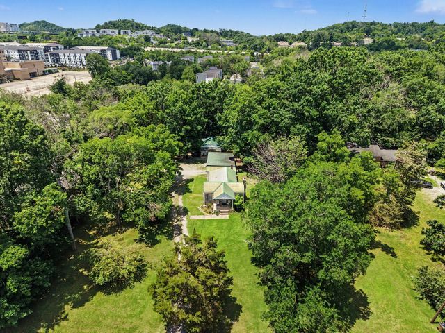 1018 S Graycroft Ave, Madison, TN 37115