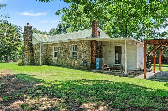 1018 S Graycroft Ave, Madison, TN 37115