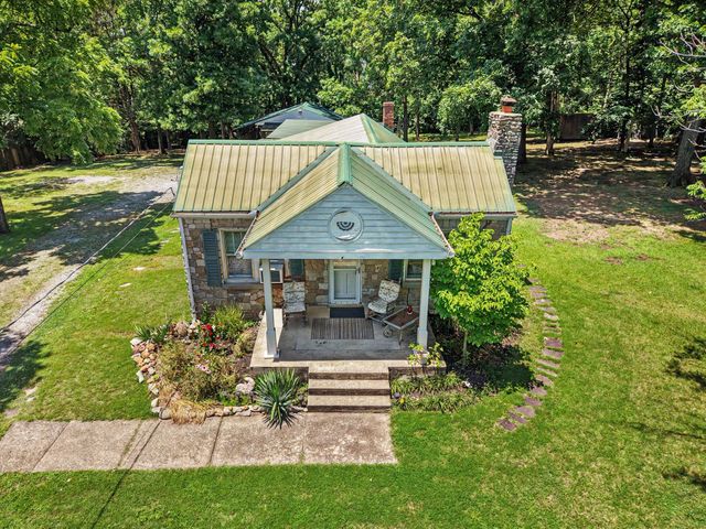 1018 S Graycroft Ave, Madison, TN 37115