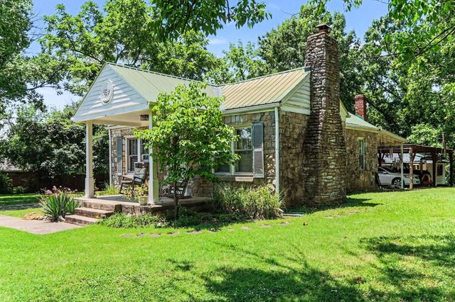 1018 S Graycroft Ave, Madison, TN 37115