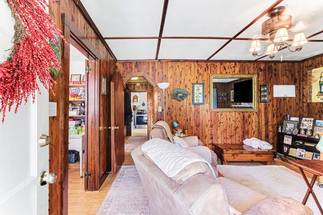 1018 S Graycroft Ave, Madison, TN 37115