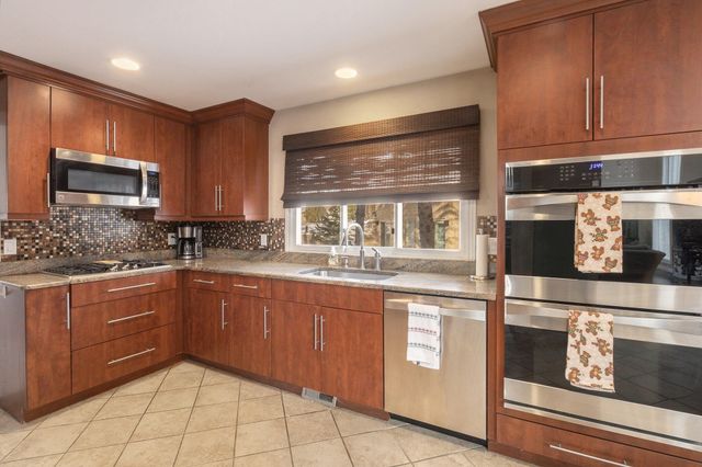 28909 Hidden Trail, Farmington Hills, MI 48331