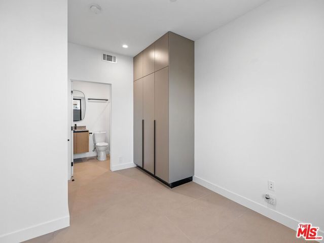 5623 Murray Lane, Los Angeles, CA 90016