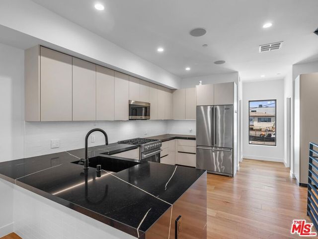 5623 Murray Lane, Los Angeles, CA 90016