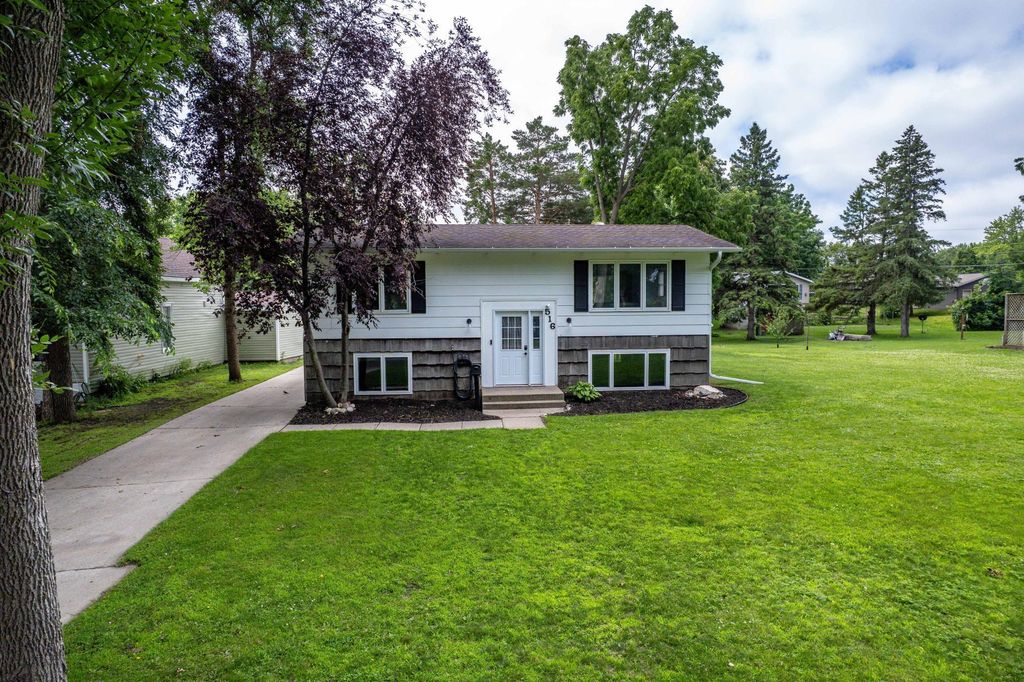 516 E Gustavus Avenue, Fergus Falls, MN 56537