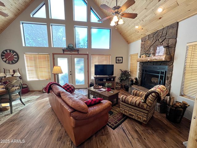 2240 FAIRWAY Drive, Overgaard, AZ 85933