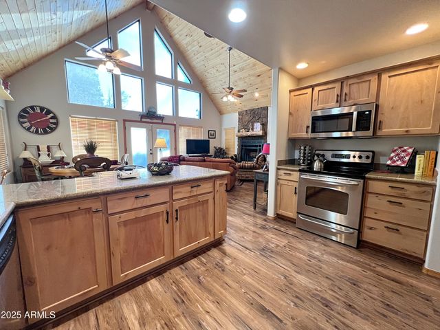 2240 FAIRWAY Drive, Overgaard, AZ 85933