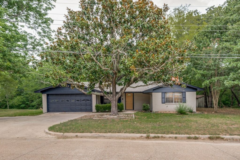 1311 Forrest Drive, Canton, TX 75103