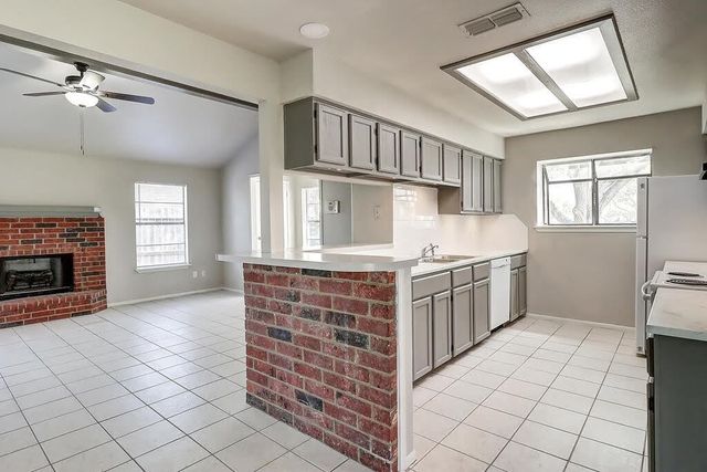 929 Saint Timothy St, Corpus Christi, TX 78418