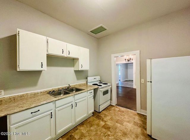 815 S 5th Avenue, Wilmington, NC 28401