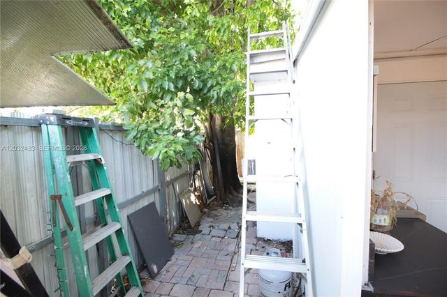 359 E 12th St, Hialeah, FL 33010