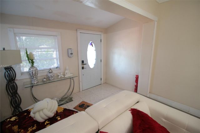 359 E 12th St, Hialeah, FL 33010