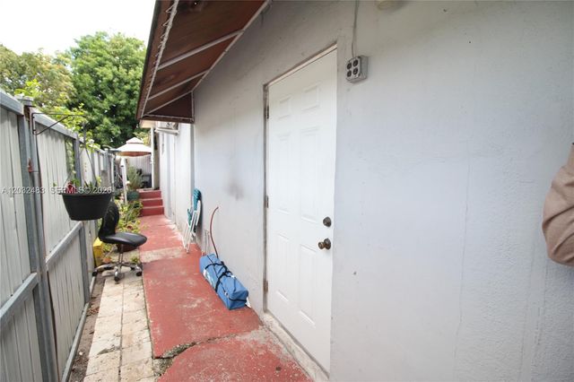 359 E 12th St, Hialeah, FL 33010