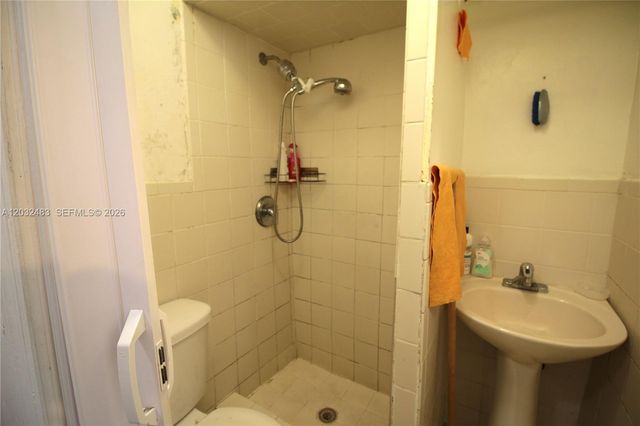 359 E 12th St, Hialeah, FL 33010