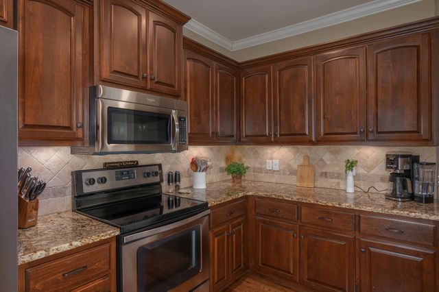 1114 Matheus Dr, Murfreesboro, TN 37128