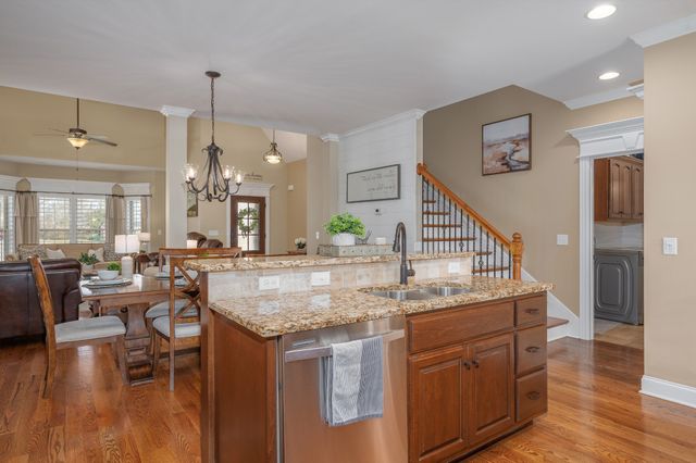 1114 Matheus Dr, Murfreesboro, TN 37128