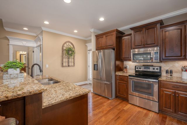 1114 Matheus Dr, Murfreesboro, TN 37128