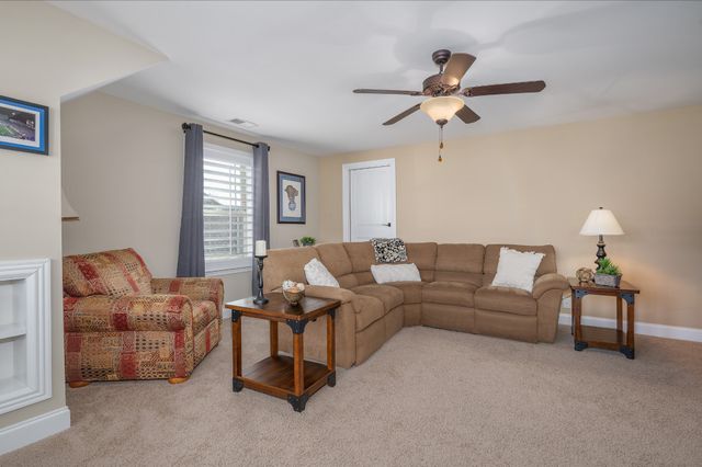 1114 Matheus Dr, Murfreesboro, TN 37128