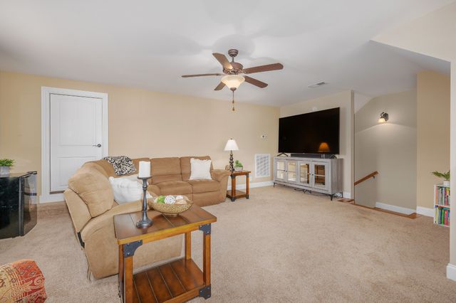 1114 Matheus Dr, Murfreesboro, TN 37128