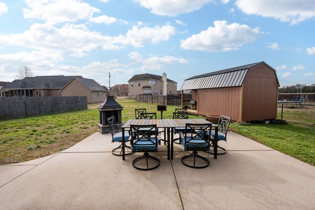 1114 Matheus Dr, Murfreesboro, TN 37128