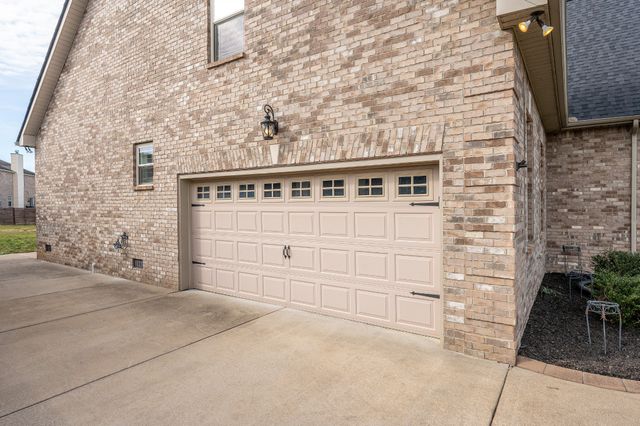 1114 Matheus Dr, Murfreesboro, TN 37128