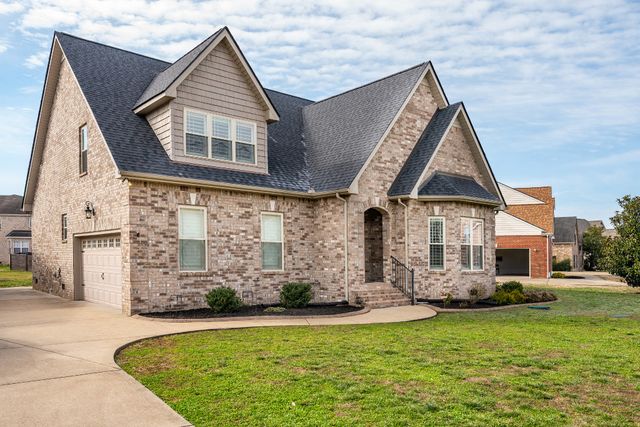 1114 Matheus Dr, Murfreesboro, TN 37128