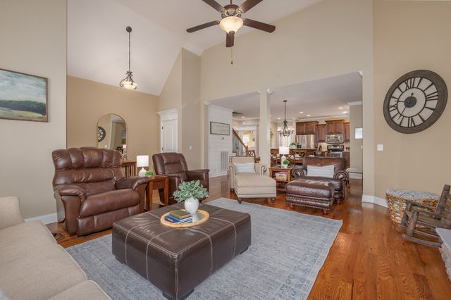 1114 Matheus Dr, Murfreesboro, TN 37128