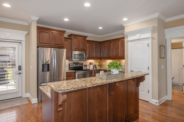 1114 Matheus Dr, Murfreesboro, TN 37128