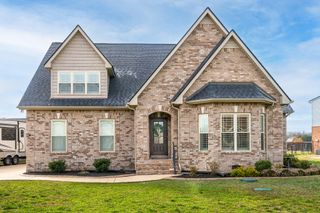 1114 Matheus Dr, Murfreesboro, TN 37128