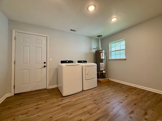 708 W Ashley St, Benton, AR 72015