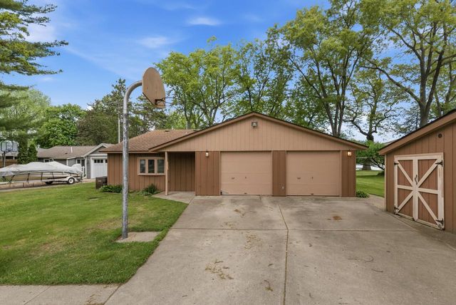 W378S5074 W Pretty Lake ROAD, Dousman, WI 53118